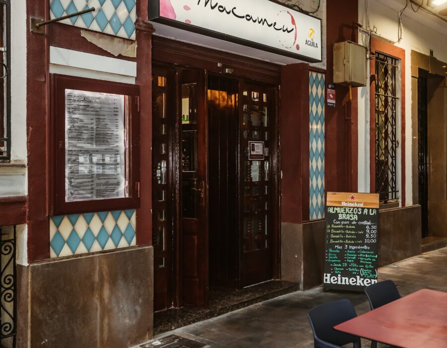 Entrada de Macaméu II en Carrer Joan Fuster